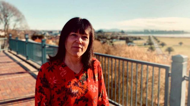 Di Hay on the Bay Hill