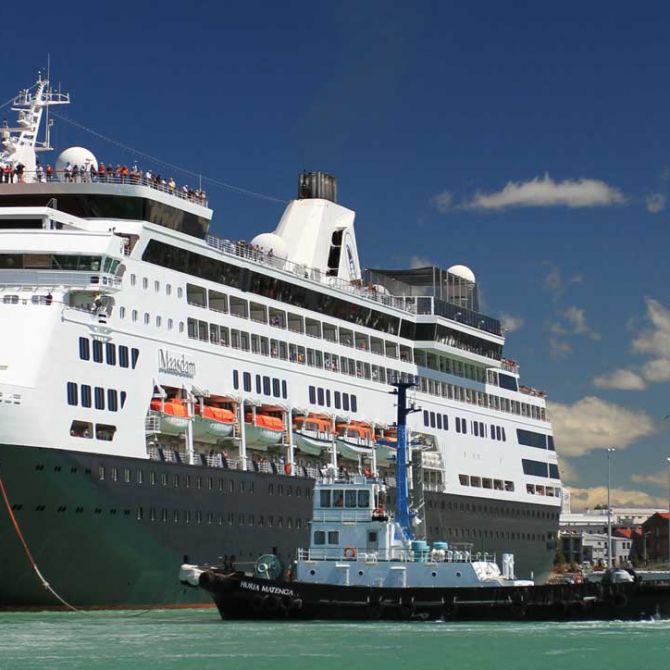 Cruise ship in Timaru Port