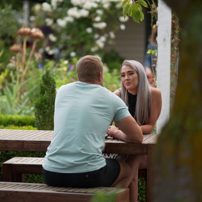 Couple eating lunch at Geraldine